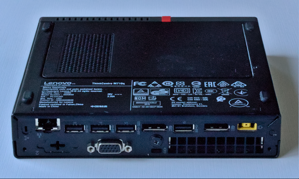Photo du Thinkcenter vu de dessous